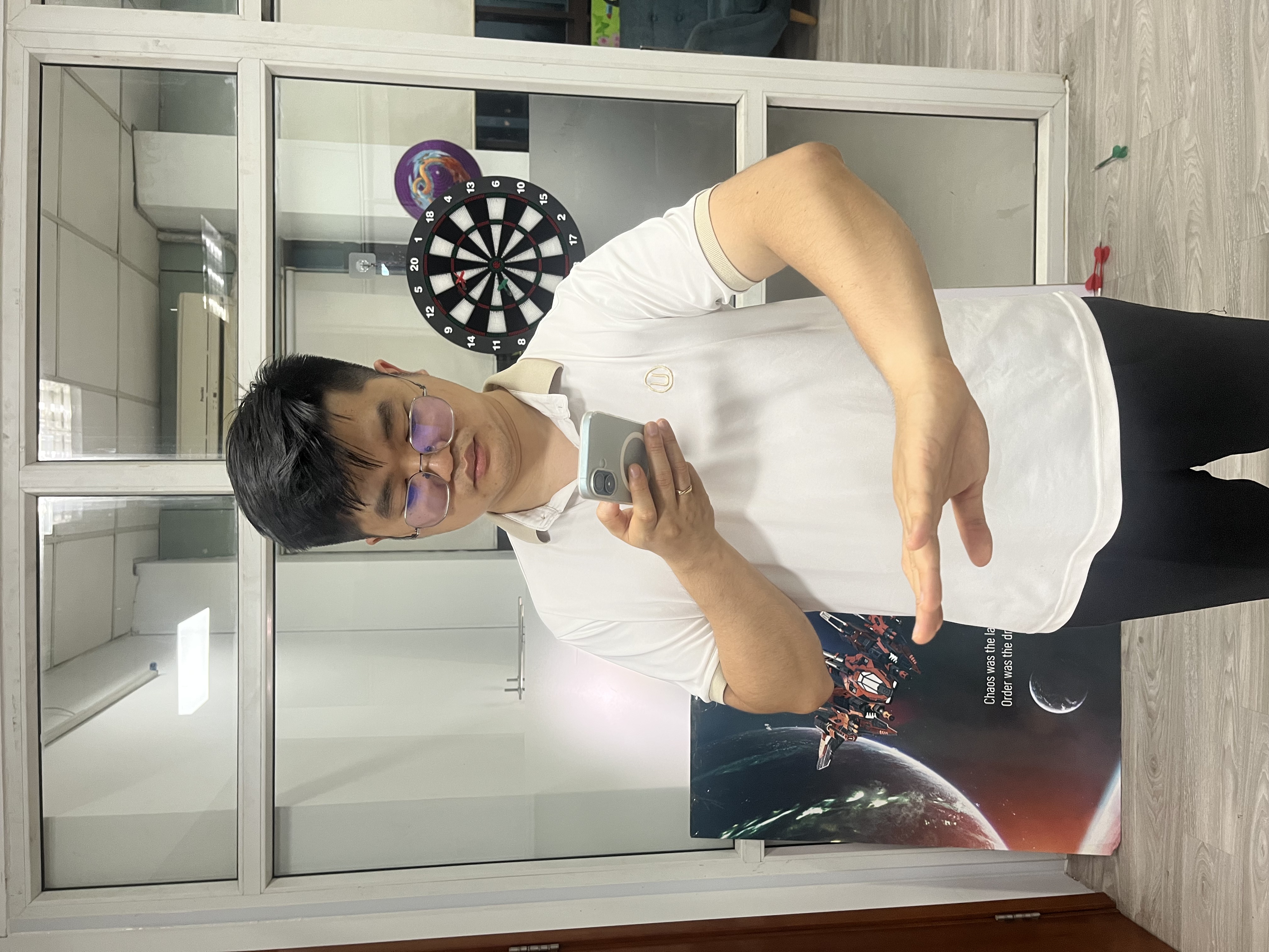 Bàn tay mặt trước